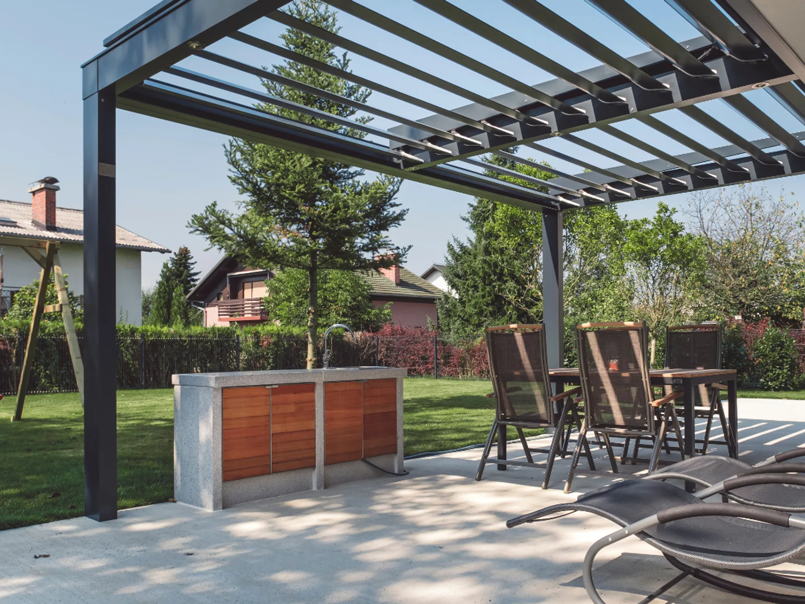 Pergola bioclimatique sur terrasse